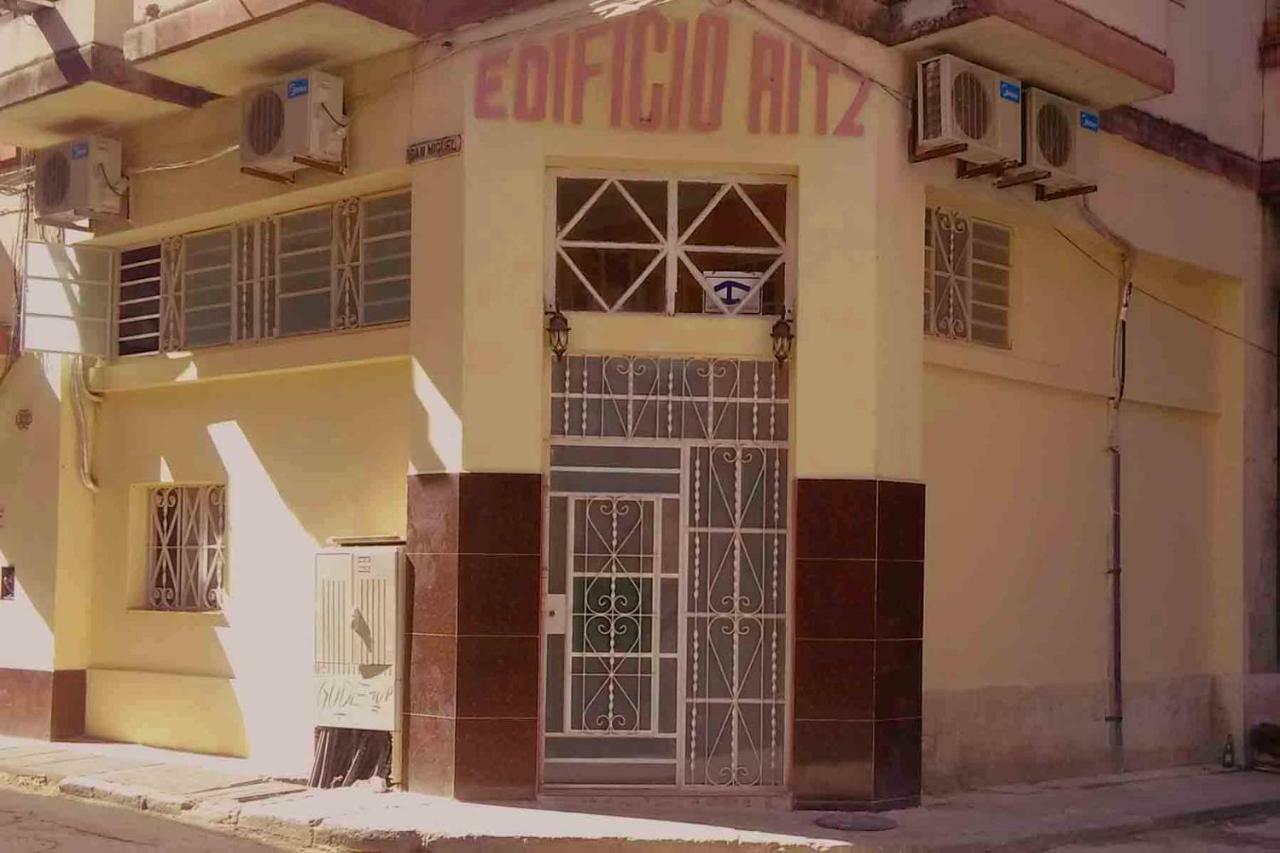 Casa Leydis Alexis Hostel Havana Exterior photo